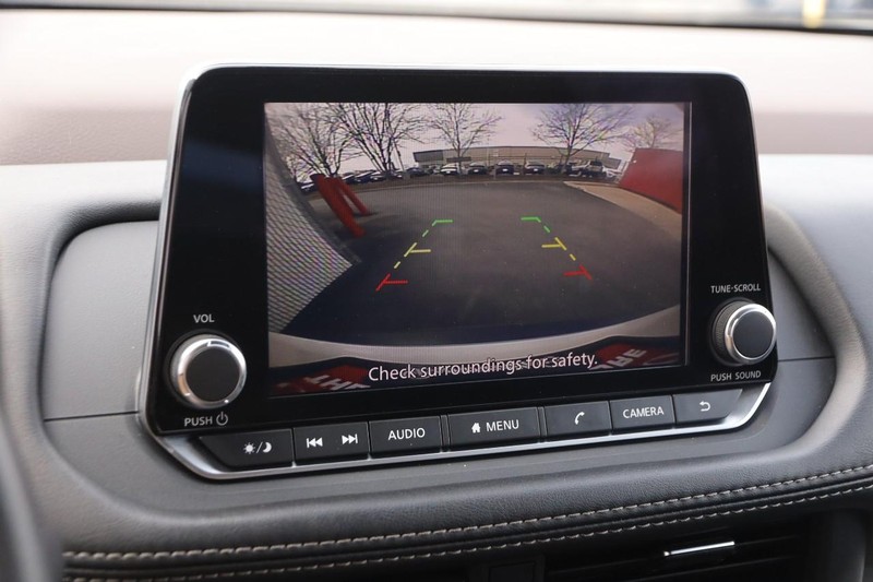Nissan Rogue Vehicle Image 16
