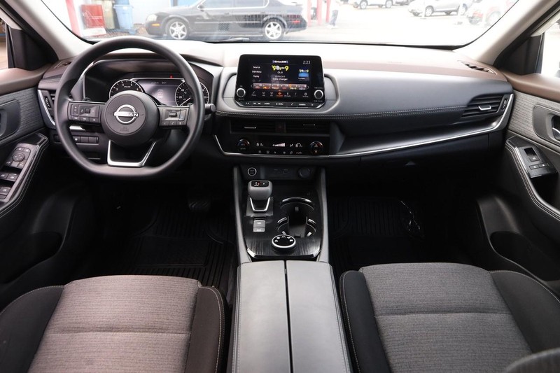 Nissan Rogue Vehicle Image 19