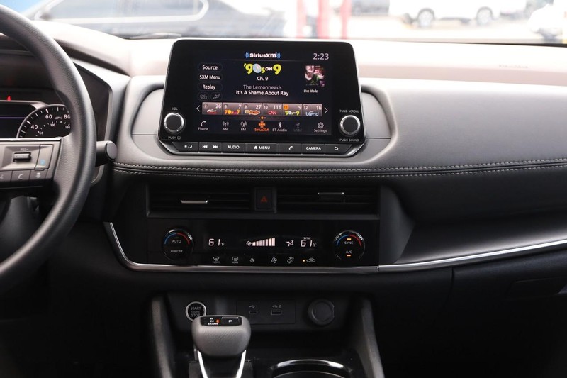 Nissan Rogue Vehicle Image 22