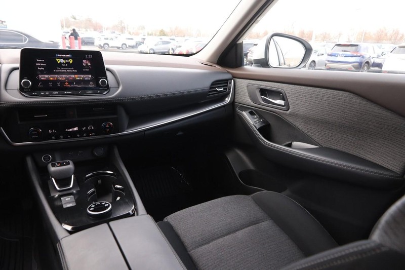 Nissan Rogue Vehicle Image 23