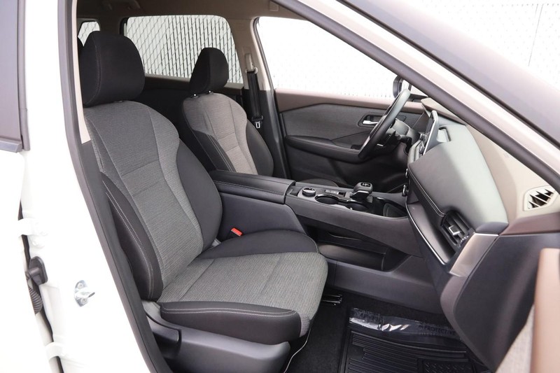 Nissan Rogue Vehicle Image 24