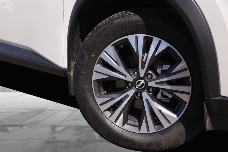 Nissan Rogue Vehicle Image 03