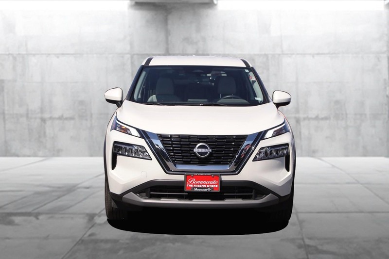 Nissan Rogue Vehicle Image 04
