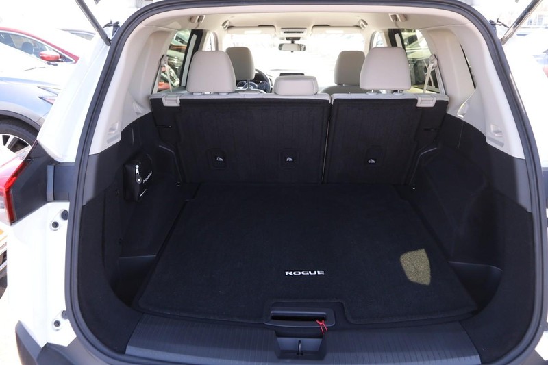 Nissan Rogue Vehicle Image 07