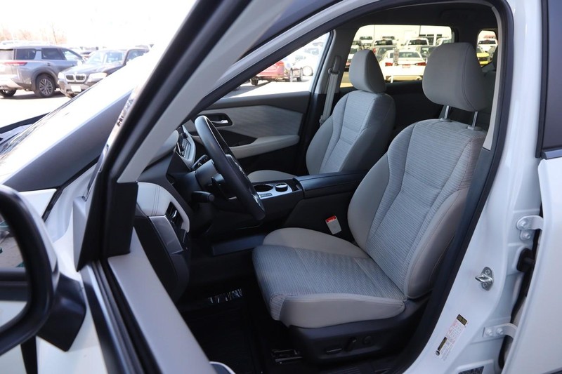 Nissan Rogue Vehicle Image 08