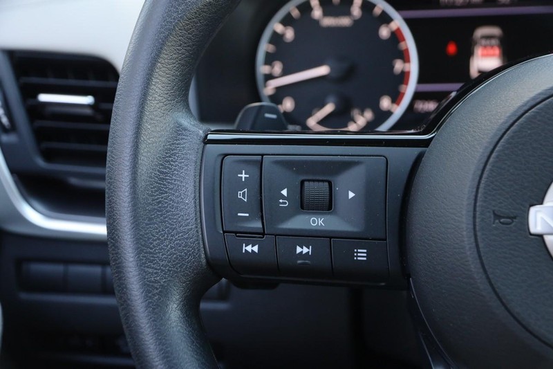 Nissan Rogue Vehicle Image 11