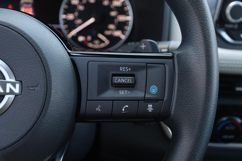 Nissan Rogue Vehicle Image 12