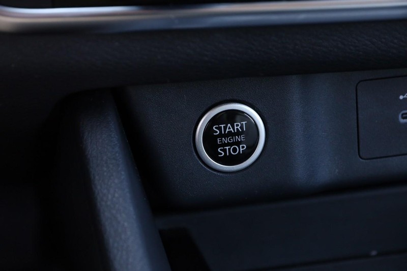 Nissan Rogue Vehicle Image 14