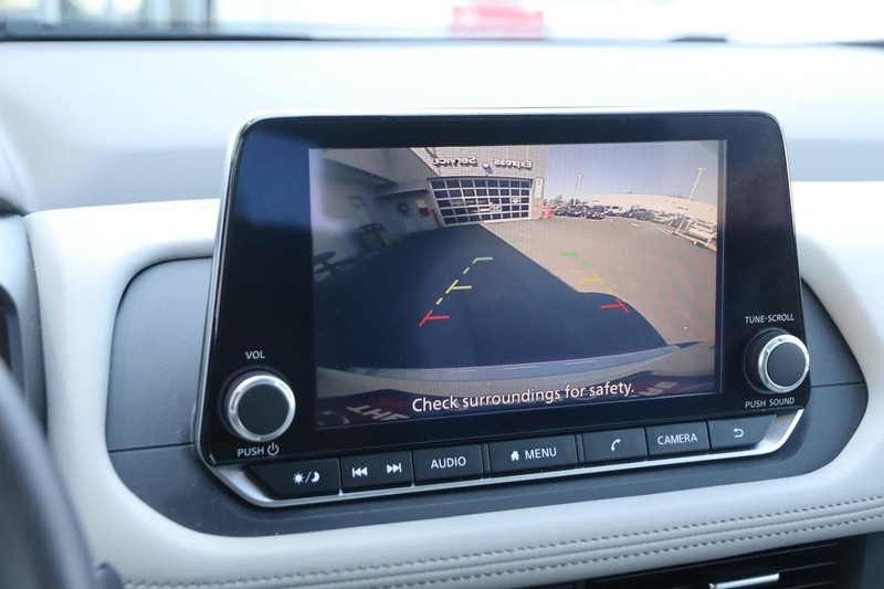Nissan Rogue Vehicle Image 16