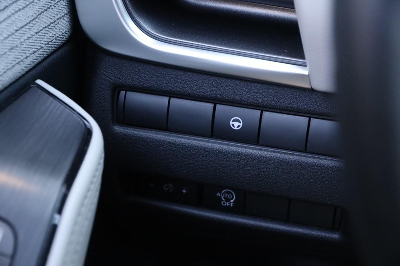Nissan Rogue Vehicle Image 19