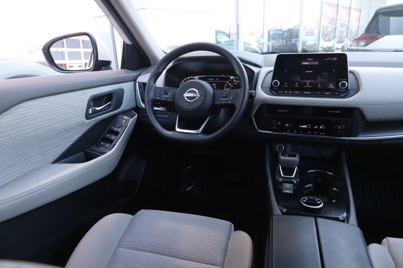Nissan Rogue Vehicle Image 21