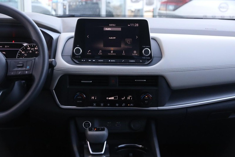 Nissan Rogue Vehicle Image 23