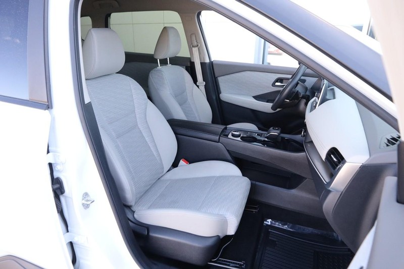 Nissan Rogue Vehicle Image 25