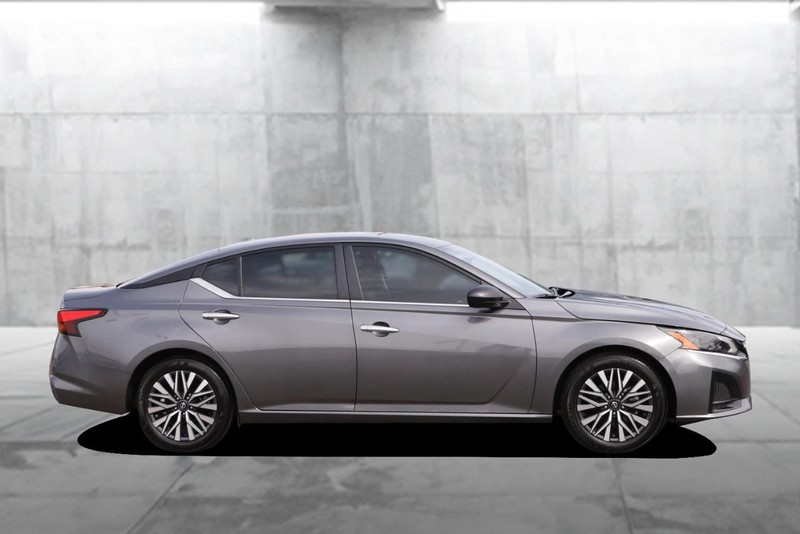 Nissan Altima Vehicle Image 05