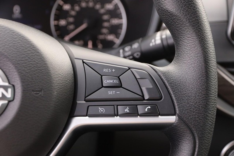 Nissan Altima Vehicle Image 12