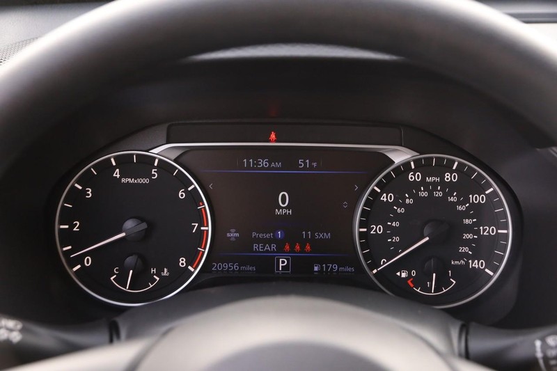 Nissan Altima Vehicle Image 13