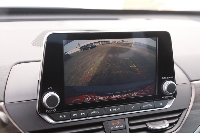 Nissan Altima Vehicle Image 16