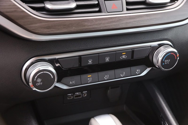 Nissan Altima Vehicle Image 17