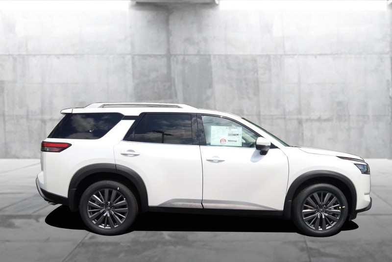 Nissan Pathfinder Vehicle Image 05