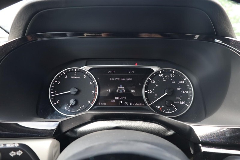 Nissan Pathfinder Vehicle Image 10