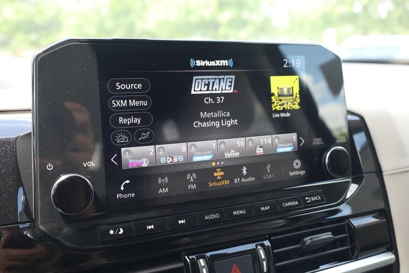 Nissan Pathfinder Vehicle Image 11