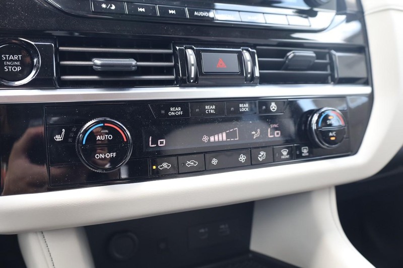 Nissan Pathfinder Vehicle Image 14