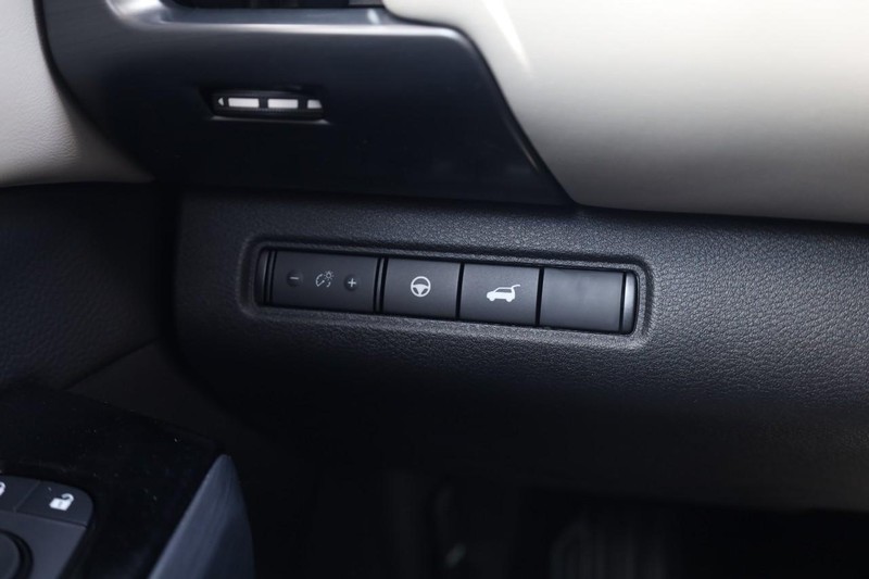 Nissan Pathfinder Vehicle Image 17