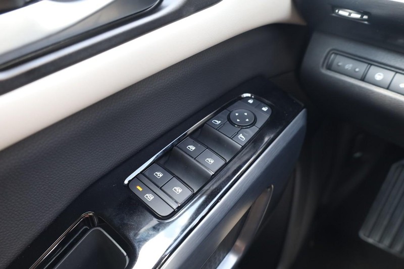Nissan Pathfinder Vehicle Image 18