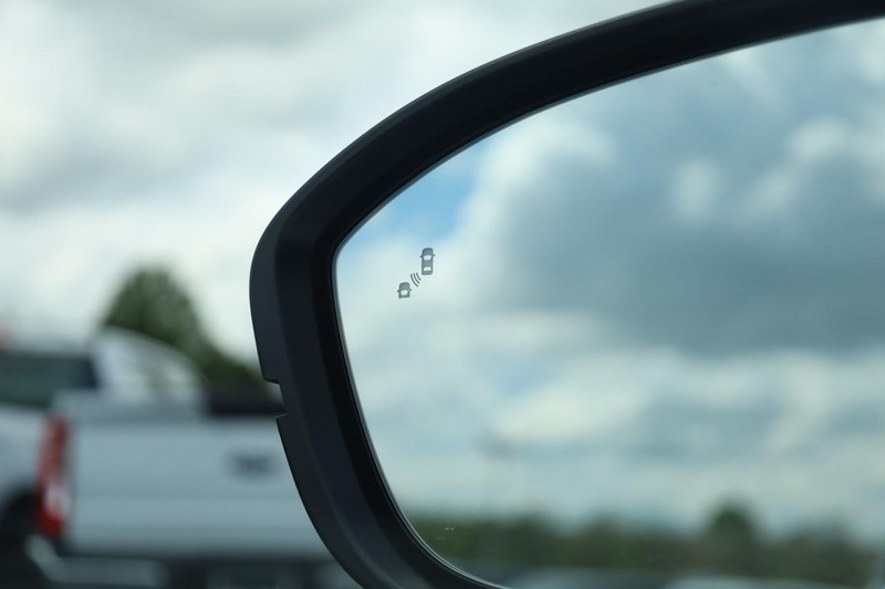 Nissan Pathfinder Vehicle Image 19