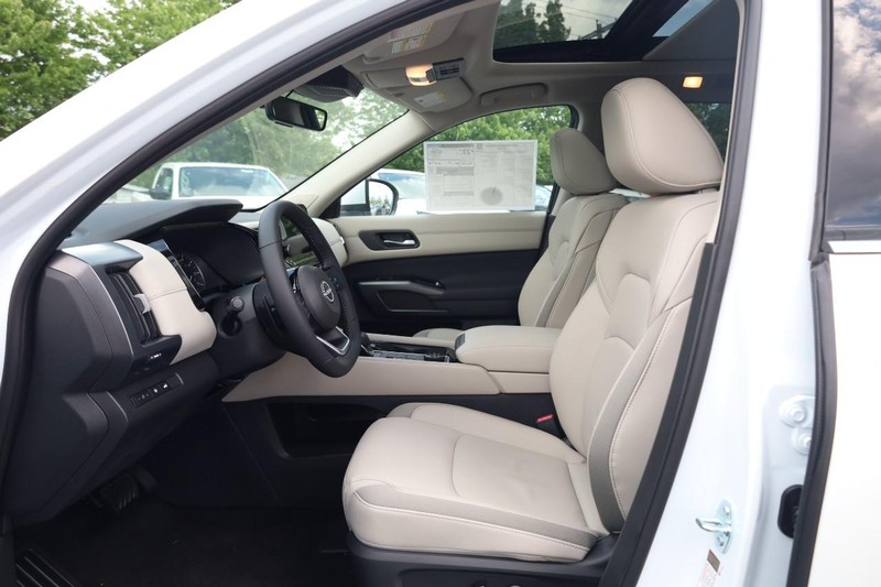 Nissan Pathfinder Vehicle Image 20