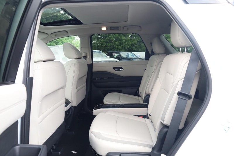 Nissan Pathfinder Vehicle Image 22