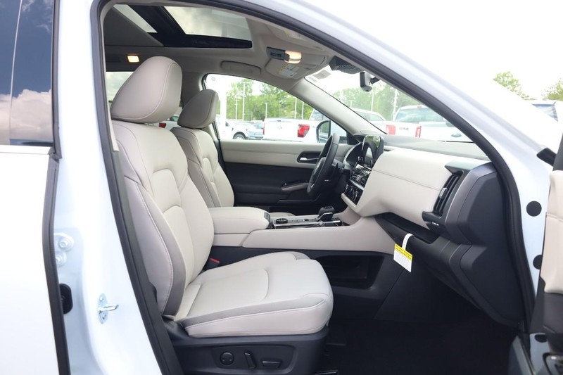 Nissan Pathfinder Vehicle Image 28