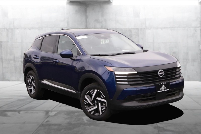 Nissan Kicks Vehicle Image 02