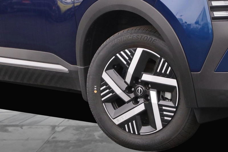 Nissan Kicks Vehicle Image 03