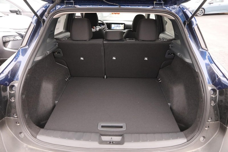 Nissan Kicks Vehicle Image 07