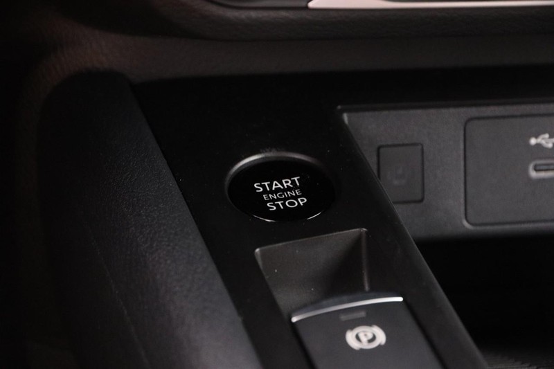 Nissan Kicks Vehicle Image 14