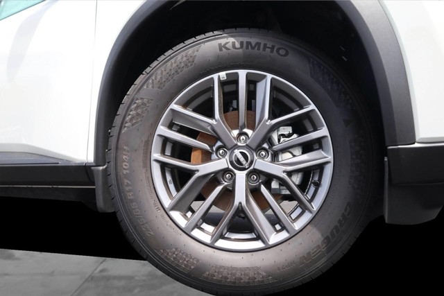 Nissan Rogue Vehicle Image 03