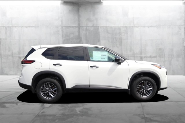 Nissan Rogue Vehicle Image 05