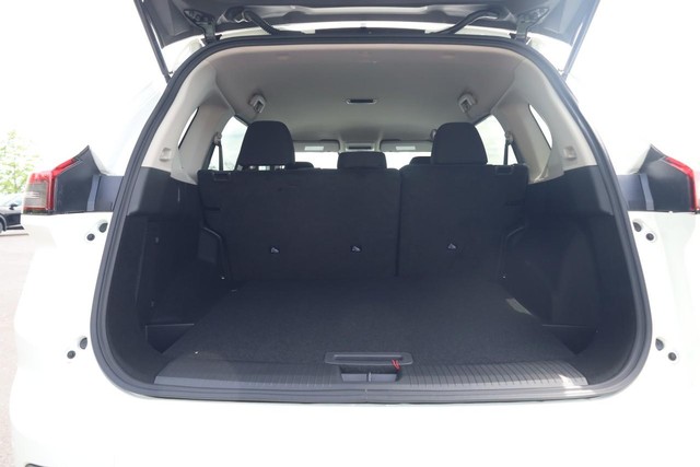 Nissan Rogue Vehicle Image 07