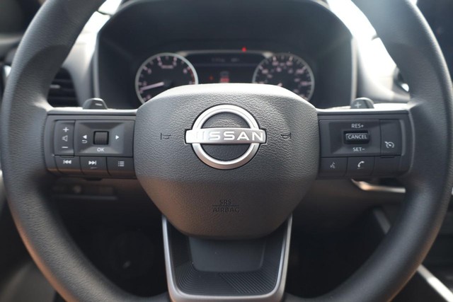 Nissan Rogue Vehicle Image 09