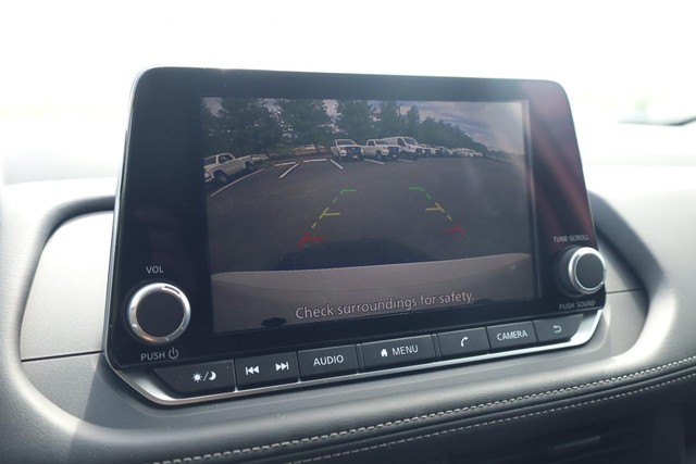 Nissan Rogue Vehicle Image 13