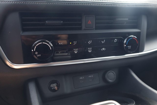 Nissan Rogue Vehicle Image 14
