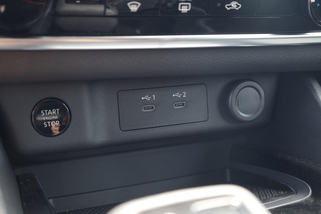 Nissan Rogue Vehicle Image 15