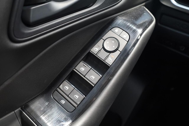 Nissan Rogue Vehicle Image 17