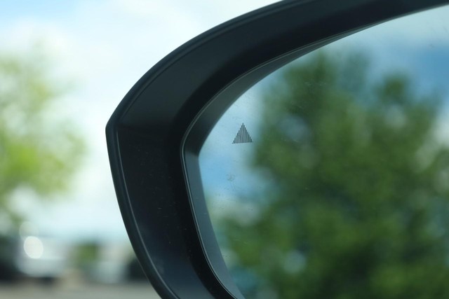 Nissan Rogue Vehicle Image 18