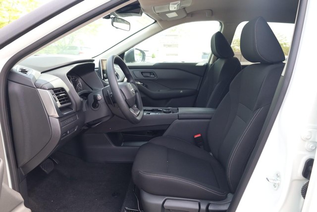 Nissan Rogue Vehicle Image 19