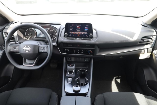 Nissan Rogue Vehicle Image 21
