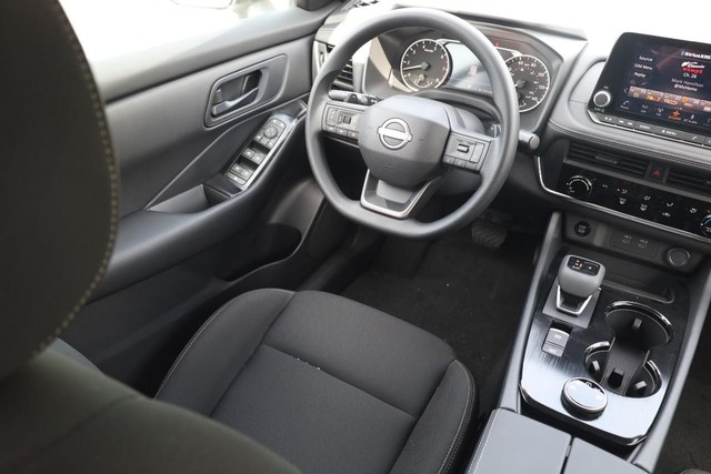 Nissan Rogue Vehicle Image 22