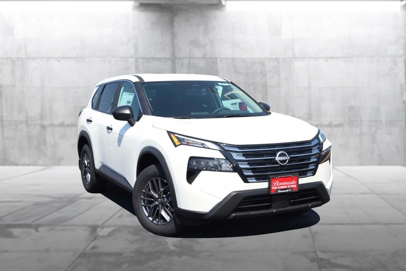 Nissan Rogue Vehicle Image 02
