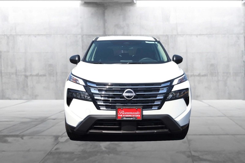 Nissan Rogue Vehicle Image 05